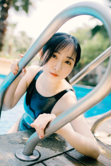 在楼道里就控制不住了